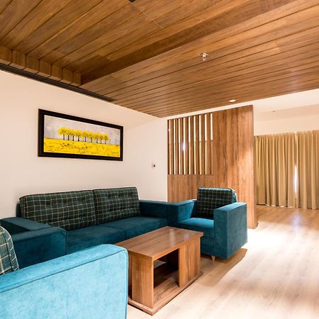 Dayal Gateway Hotel Лакнау Екстериор снимка