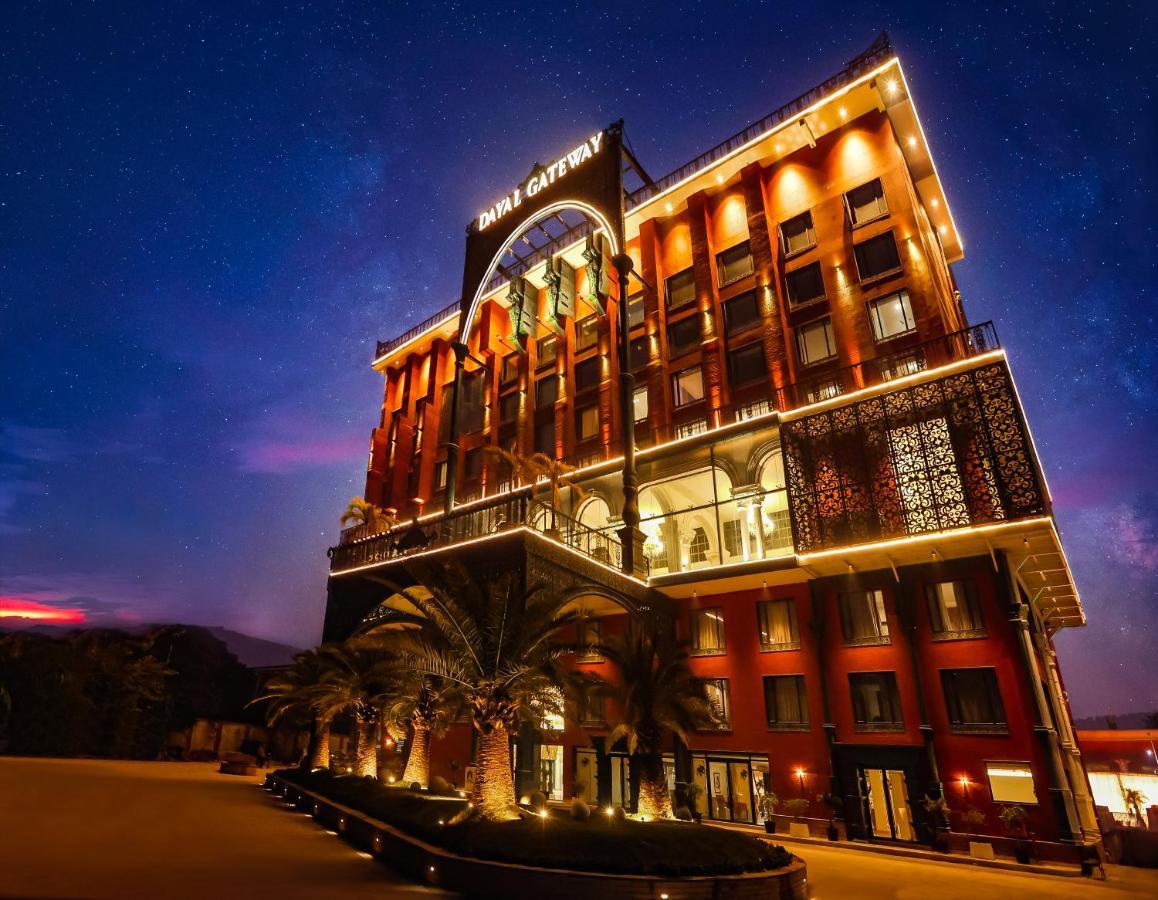Dayal Gateway Hotel Лакнау Екстериор снимка