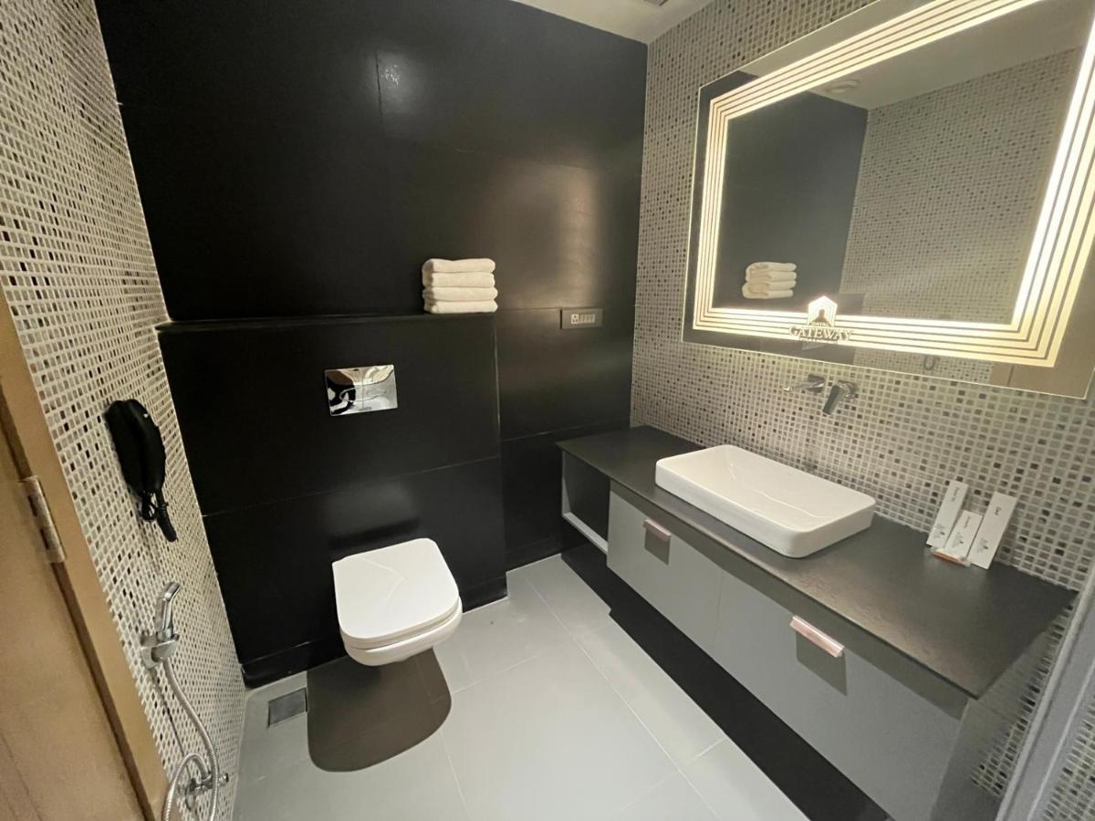 Dayal Gateway Hotel Лакнау Екстериор снимка
