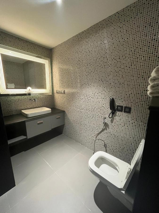 Dayal Gateway Hotel Лакнау Екстериор снимка