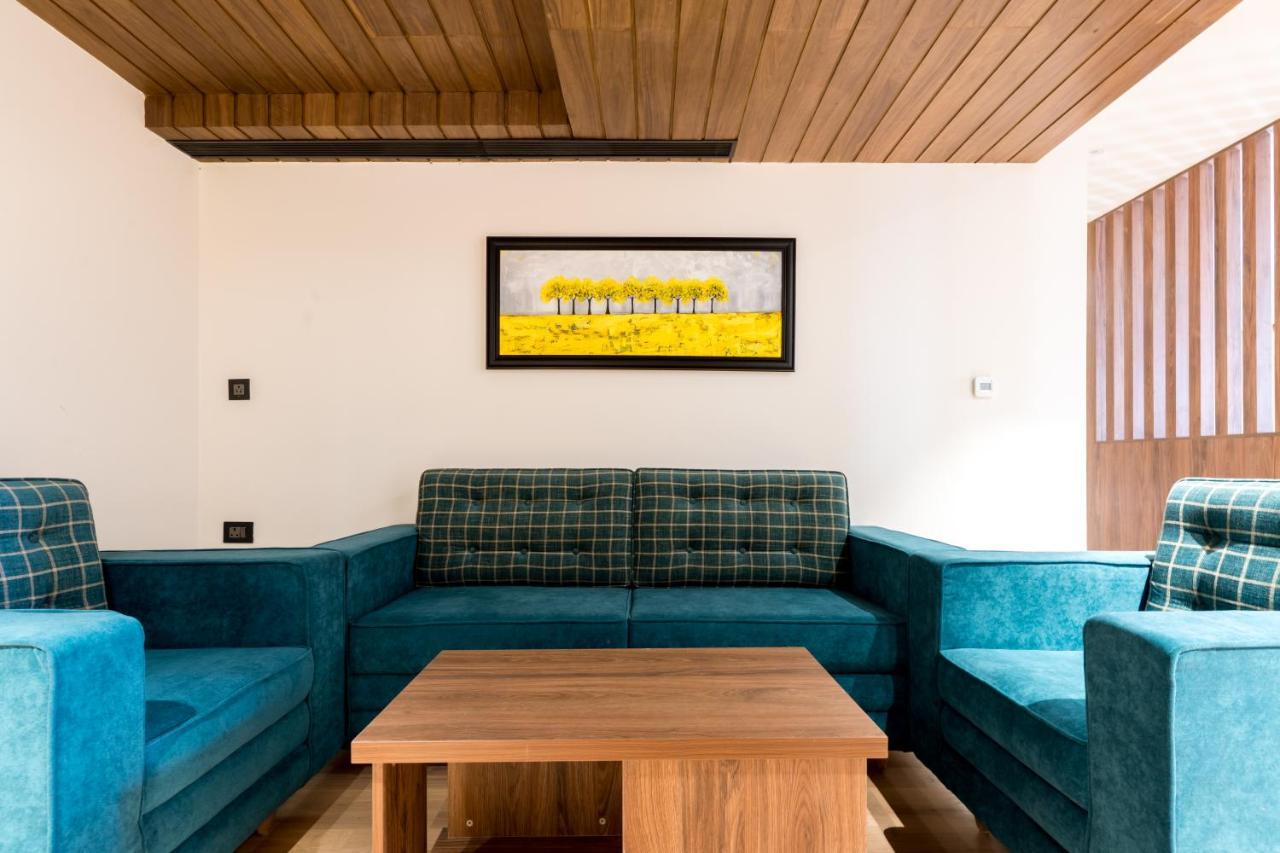 Dayal Gateway Hotel Лакнау Екстериор снимка