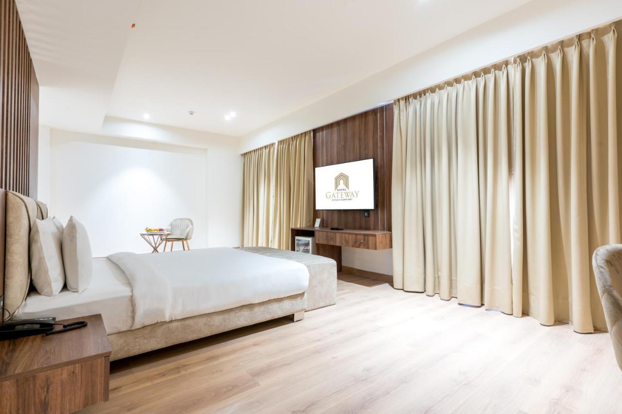 Dayal Gateway Hotel Лакнау Екстериор снимка