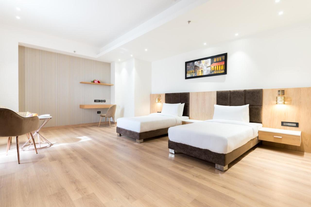 Dayal Gateway Hotel Лакнау Екстериор снимка