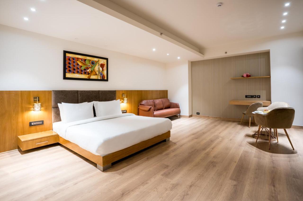 Dayal Gateway Hotel Лакнау Екстериор снимка