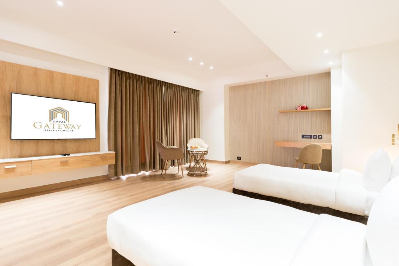 Dayal Gateway Hotel Лакнау Екстериор снимка