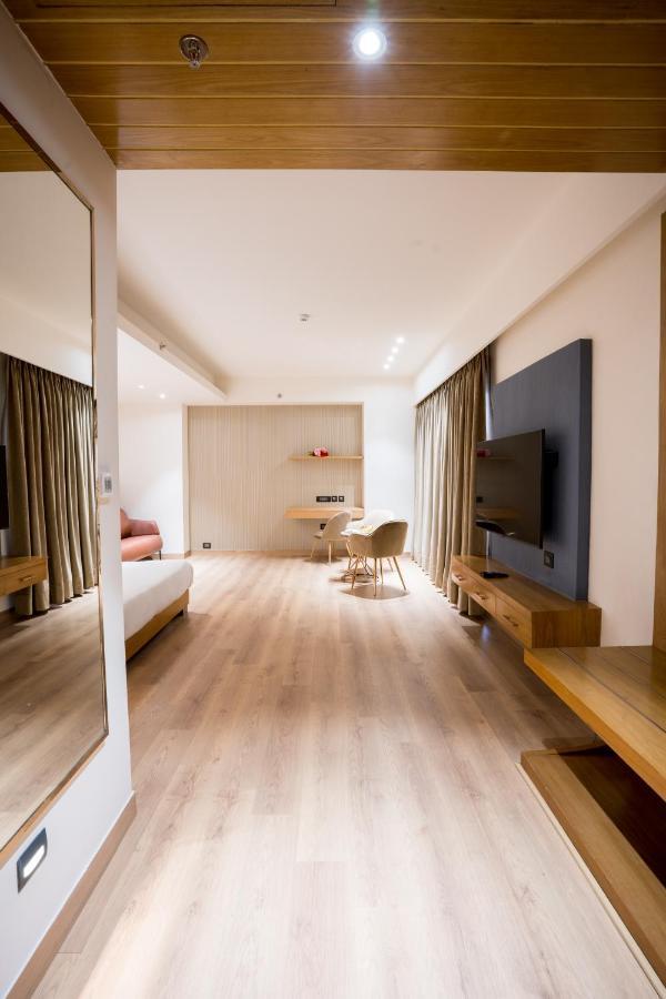 Dayal Gateway Hotel Лакнау Екстериор снимка