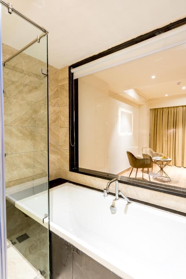 Dayal Gateway Hotel Лакнау Екстериор снимка