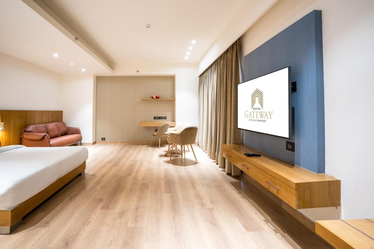 Dayal Gateway Hotel Лакнау Екстериор снимка