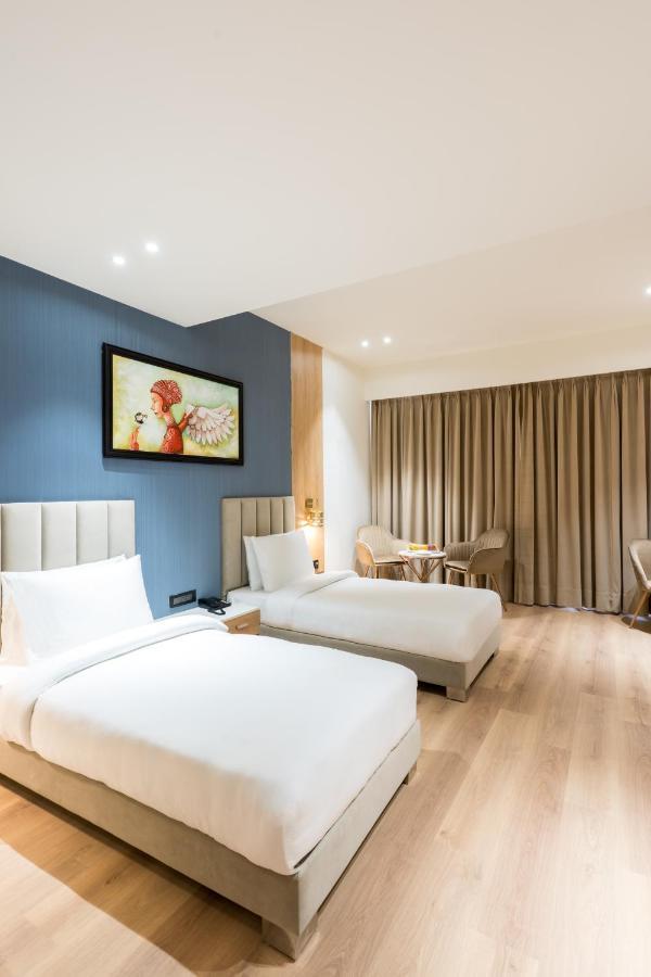 Dayal Gateway Hotel Лакнау Екстериор снимка