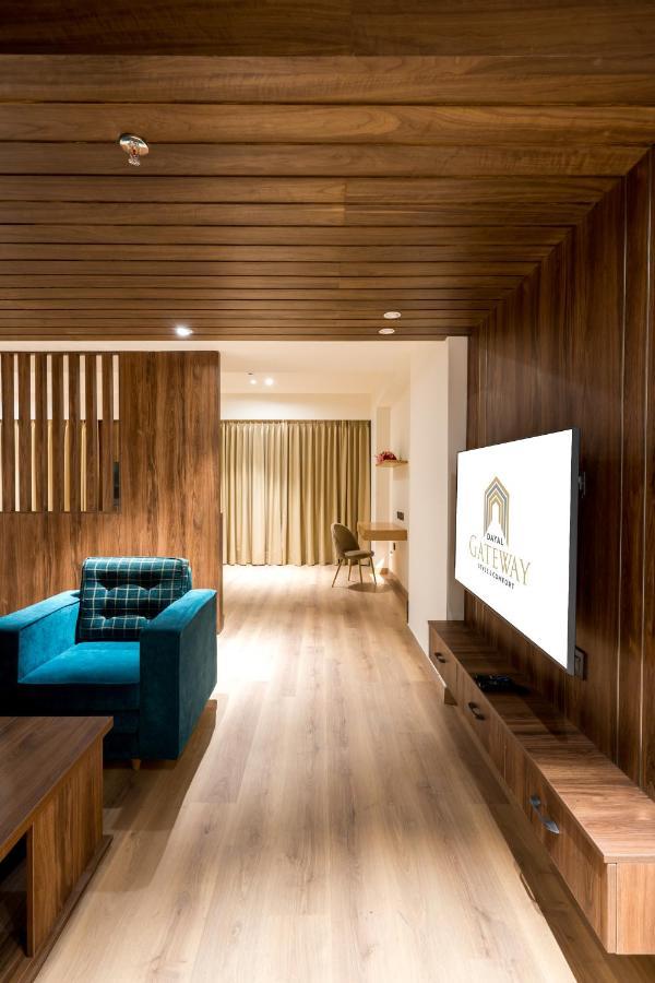 Dayal Gateway Hotel Лакнау Екстериор снимка