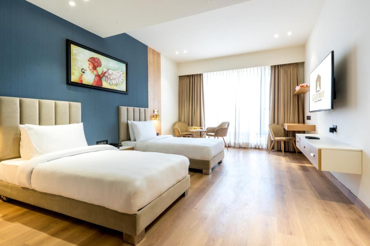 Dayal Gateway Hotel Лакнау Екстериор снимка