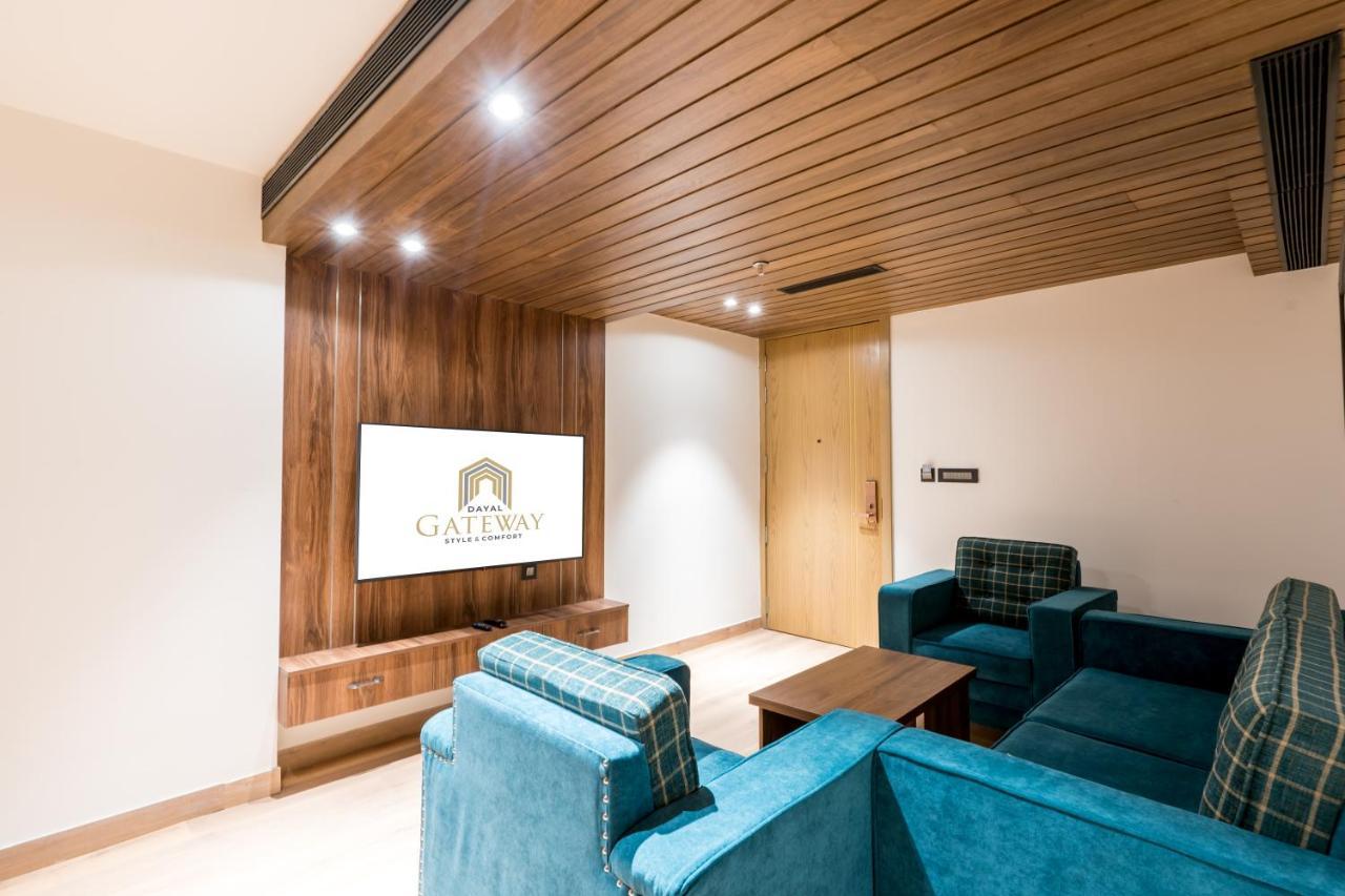 Dayal Gateway Hotel Лакнау Екстериор снимка
