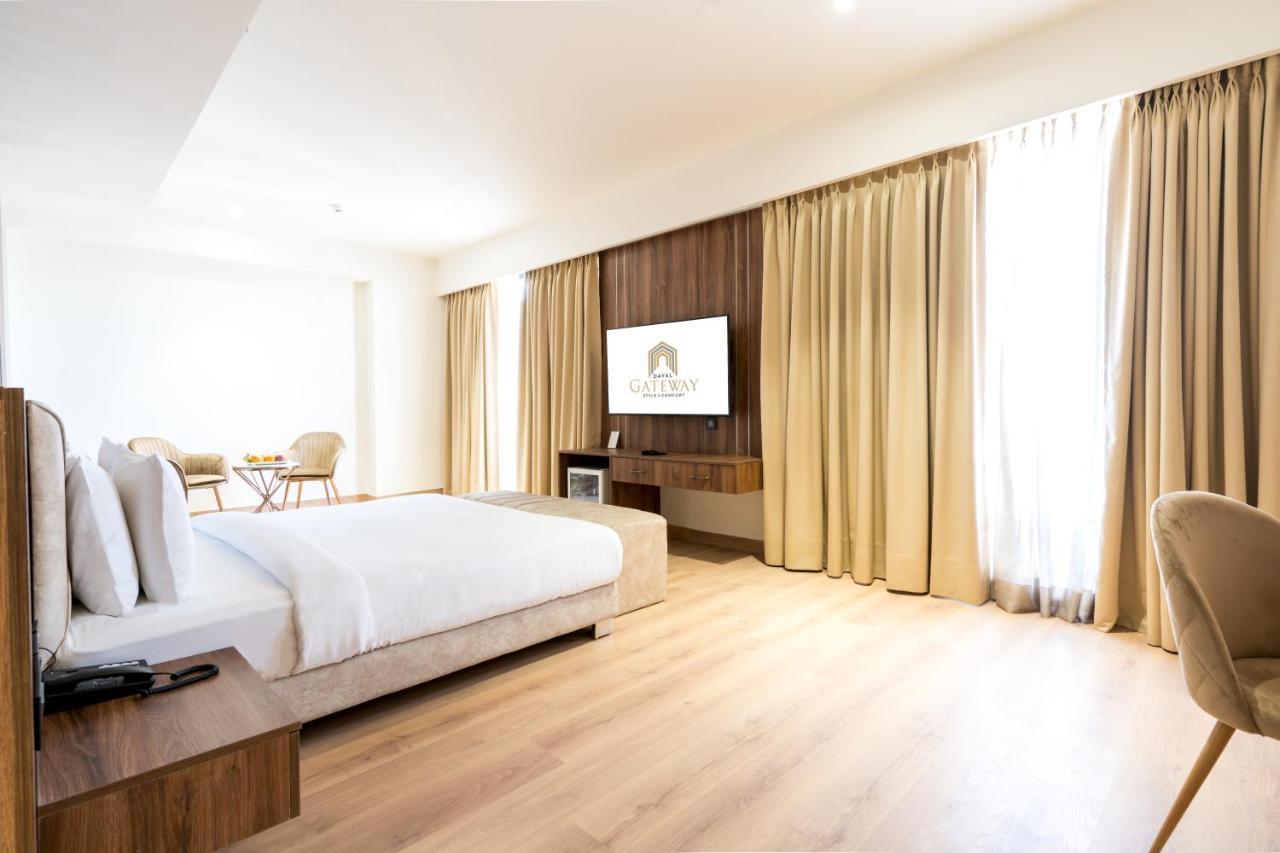 Dayal Gateway Hotel Лакнау Екстериор снимка