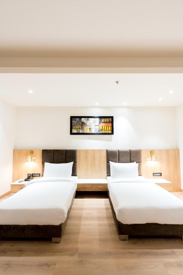 Dayal Gateway Hotel Лакнау Екстериор снимка