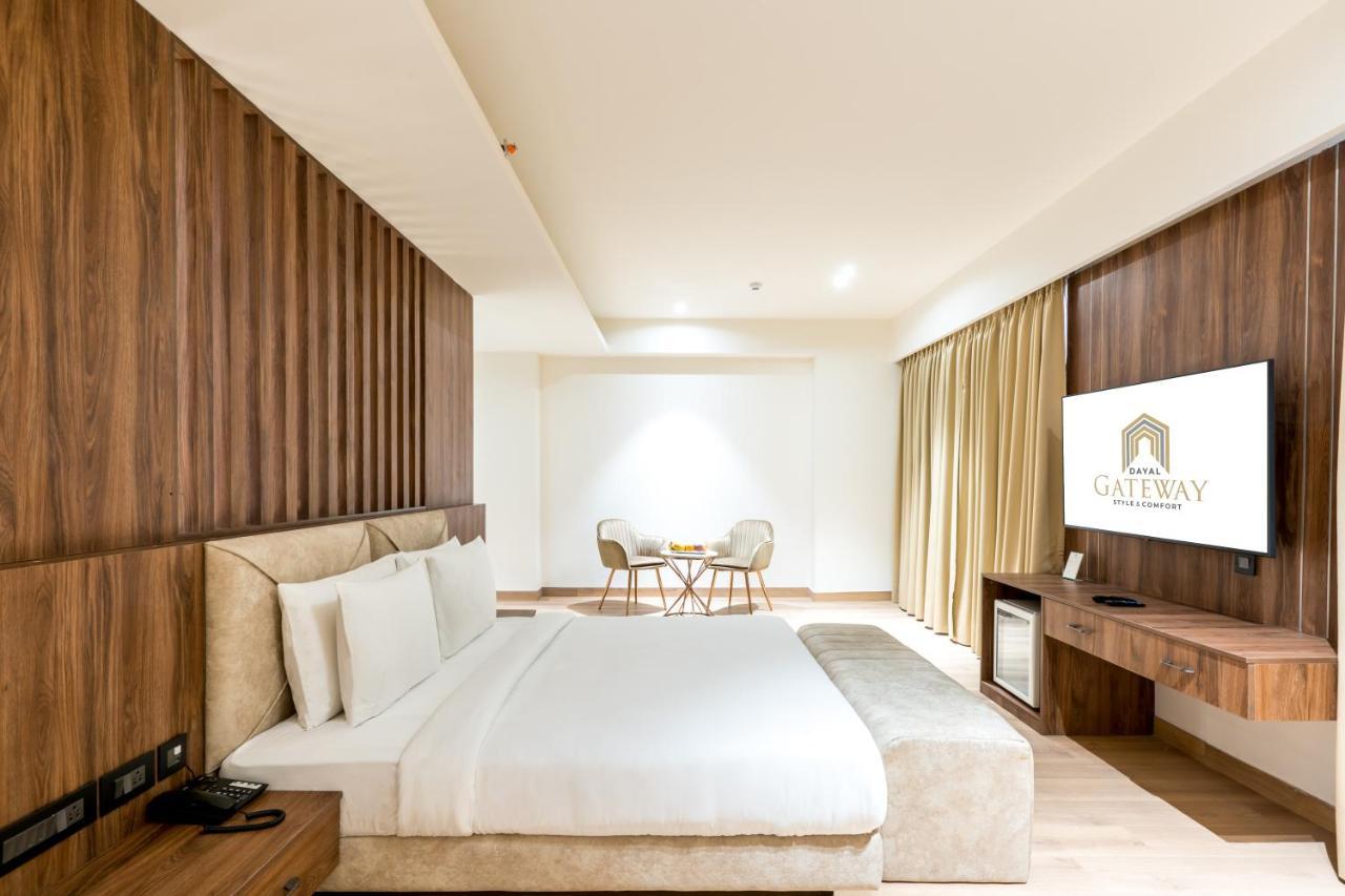 Dayal Gateway Hotel Лакнау Екстериор снимка