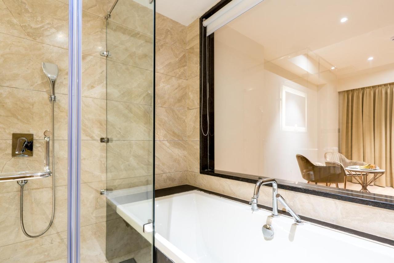 Dayal Gateway Hotel Лакнау Екстериор снимка