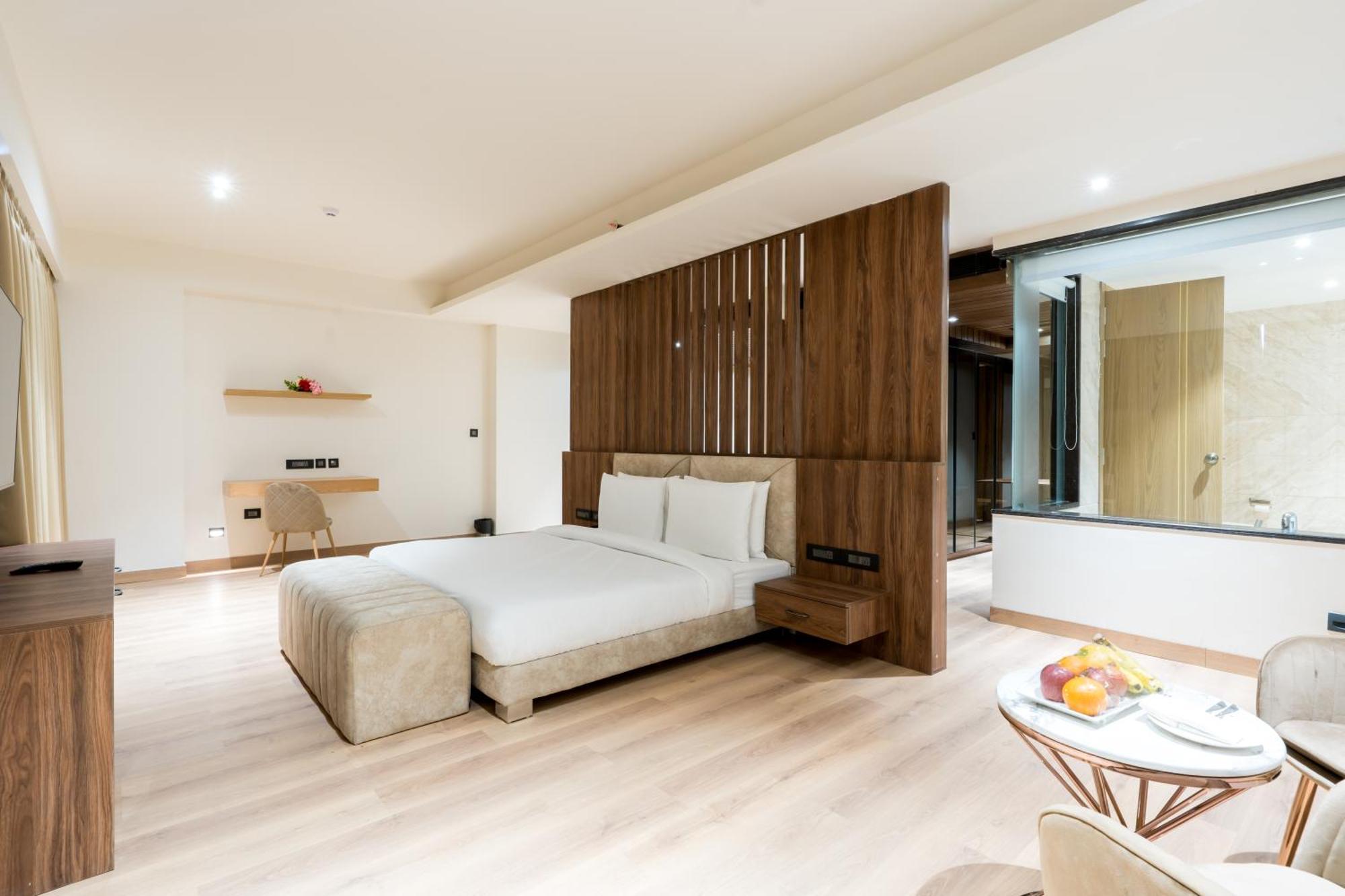Dayal Gateway Hotel Лакнау Екстериор снимка