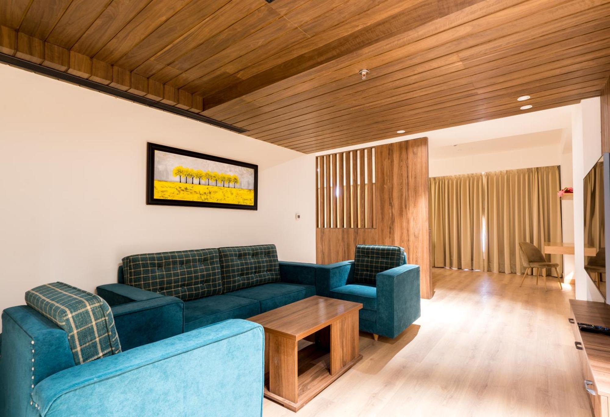 Dayal Gateway Hotel Лакнау Екстериор снимка